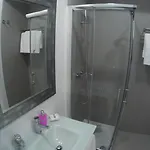 بيت ضيافة Pensao Estacao 3*