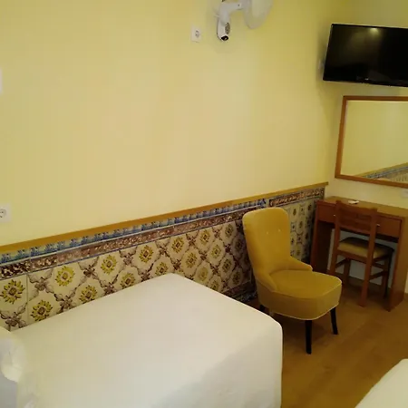 Guest house Pensao Estacao 2*