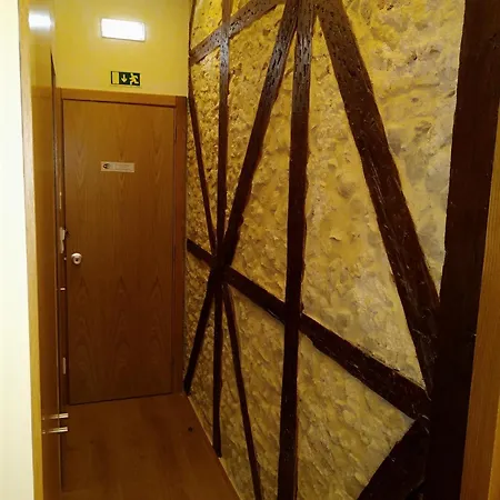 Pensao Estacao בית הארחה 2*